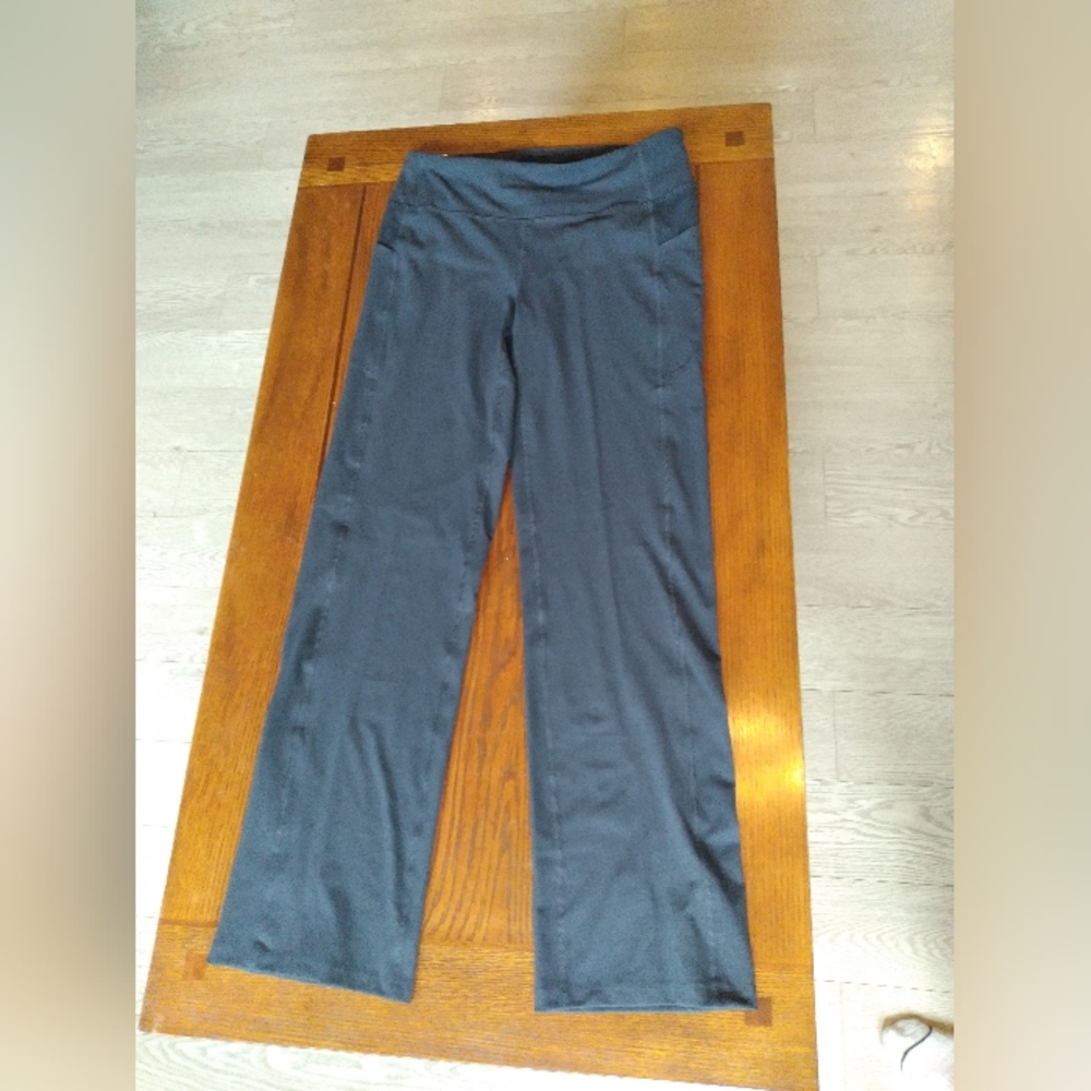 Black yoga pants